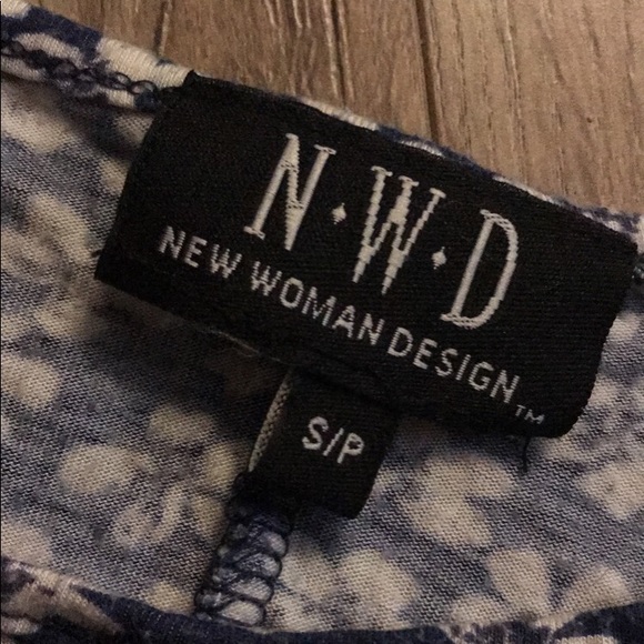 Loose fitting flower print tank top - Picture 2 of 2